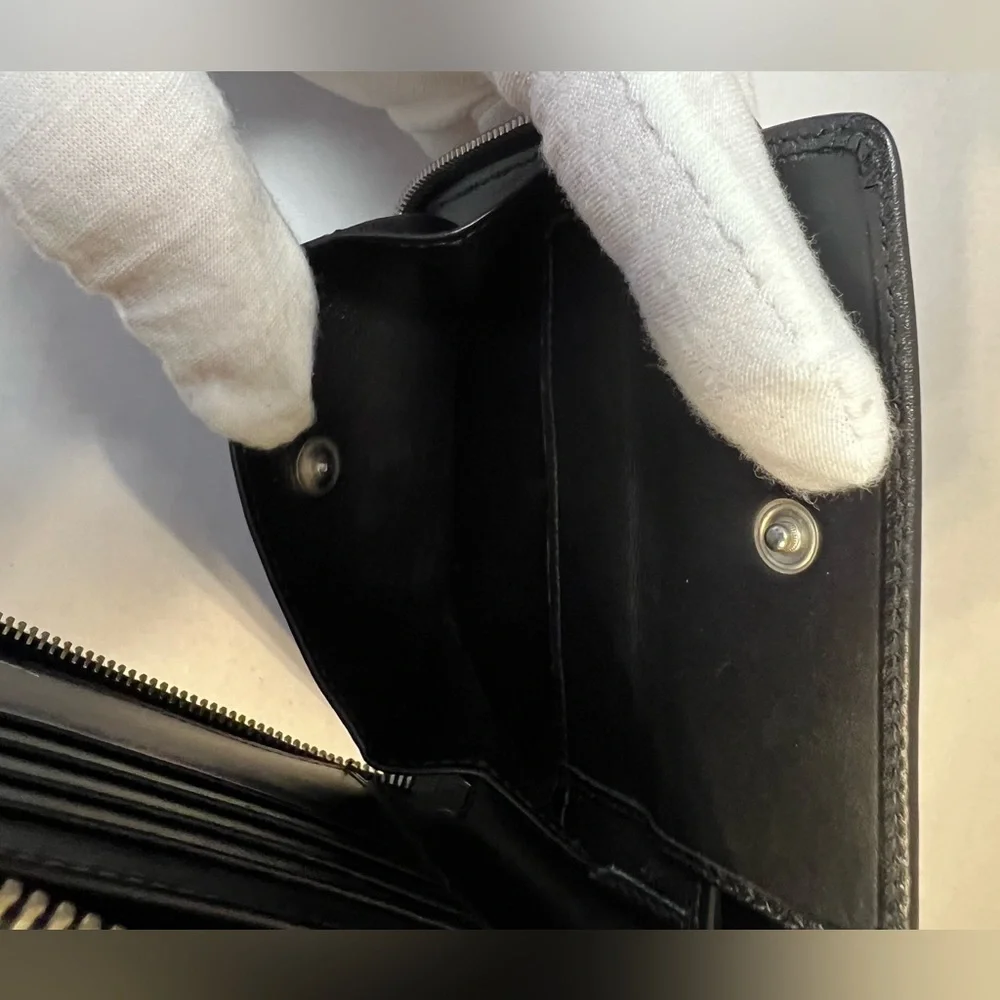 Salvatore Ferragamo,‎ compact zip around wallet